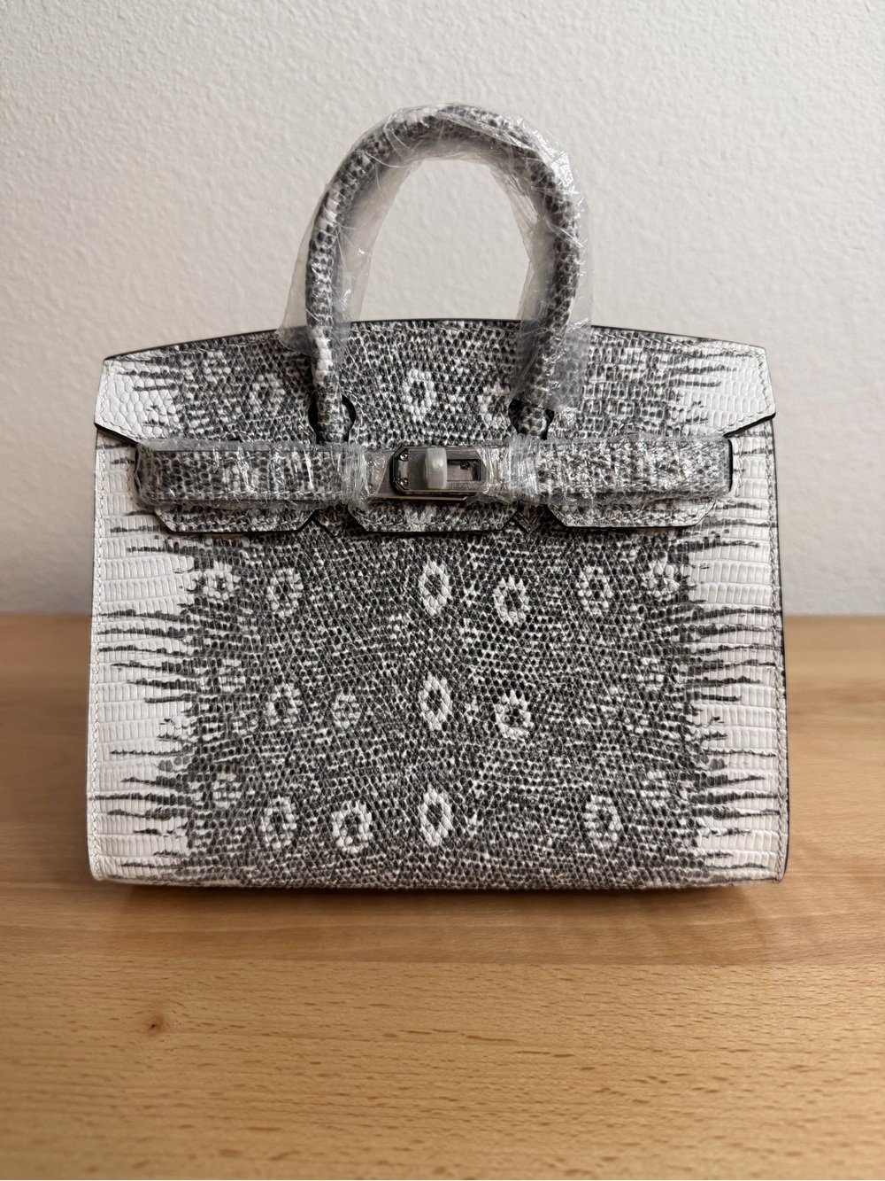 Luxury rare niloticus H Ombré embossed Salvator Lizard Birkin bag 20 PHW LE